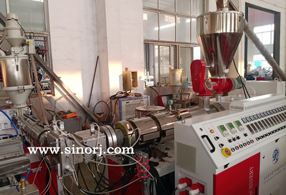 PE共擠木塑型材生產(chǎn)線工廠內(nèi)連續(xù)試機十天?。?！