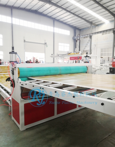 PVC卷材地板生產(chǎn)設備