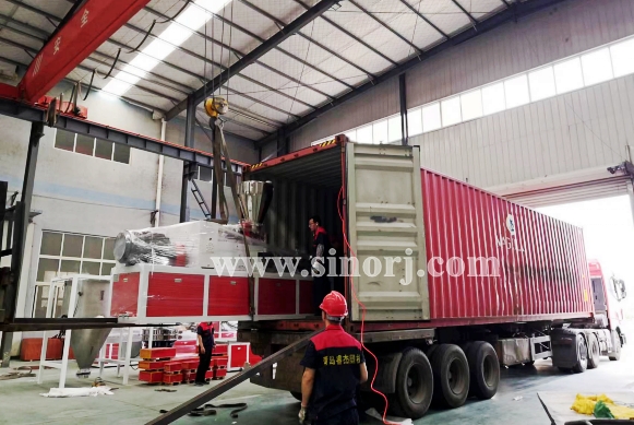 大家早安，新的一天，裝柜開始！越南墻板線條設(shè)備2個柜開始啦！ ?Morning. Vietnam PVC wall panel production lines starts loading.