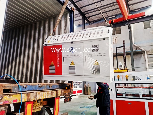 前天發(fā)的墻板生產(chǎn)線，今天發(fā)的pvc雙管生產(chǎn)線，明天繼續(xù)格柵板生產(chǎn)線