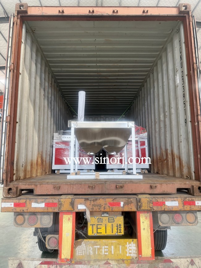 出口中東的PVC格柵板生產(chǎn)線，UV大理石板生產(chǎn)線，碳晶板生產(chǎn)線發(fā)貨