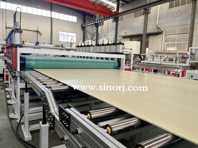 上午試機(jī)2m發(fā)泡板設(shè)備，下午試機(jī)poe床墊生產(chǎn)線，相當(dāng)厲害